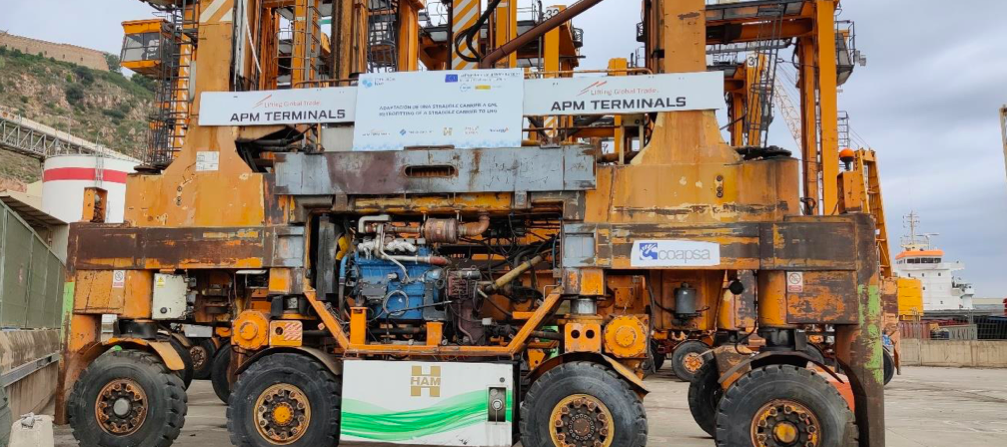 la transformación de una straddle carrier de diésel a gas natural en el port de barcelona permitirá reducir emisiones